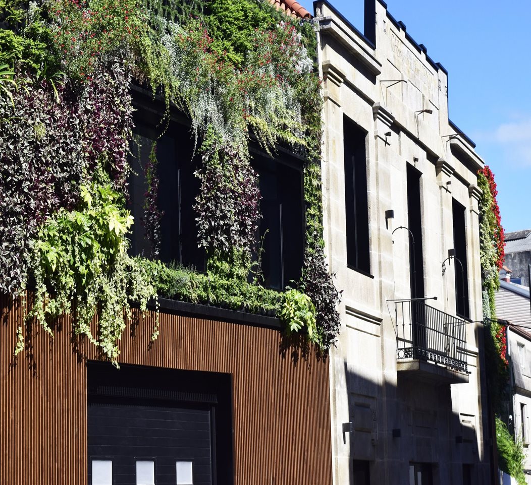 Renovation of a 1920s building in Concello Vello featuring underfloor heating