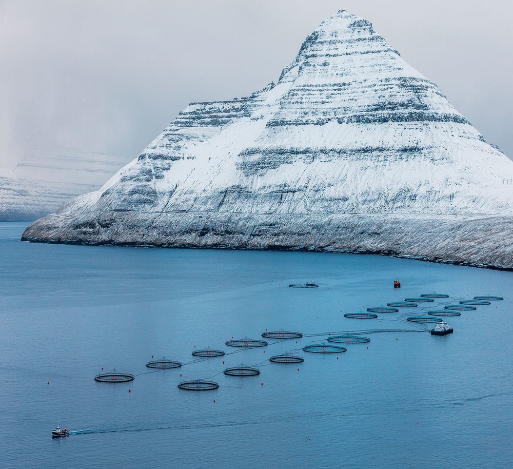 Delivery of fish farming pipes under harsh conditions in the North Atlantic