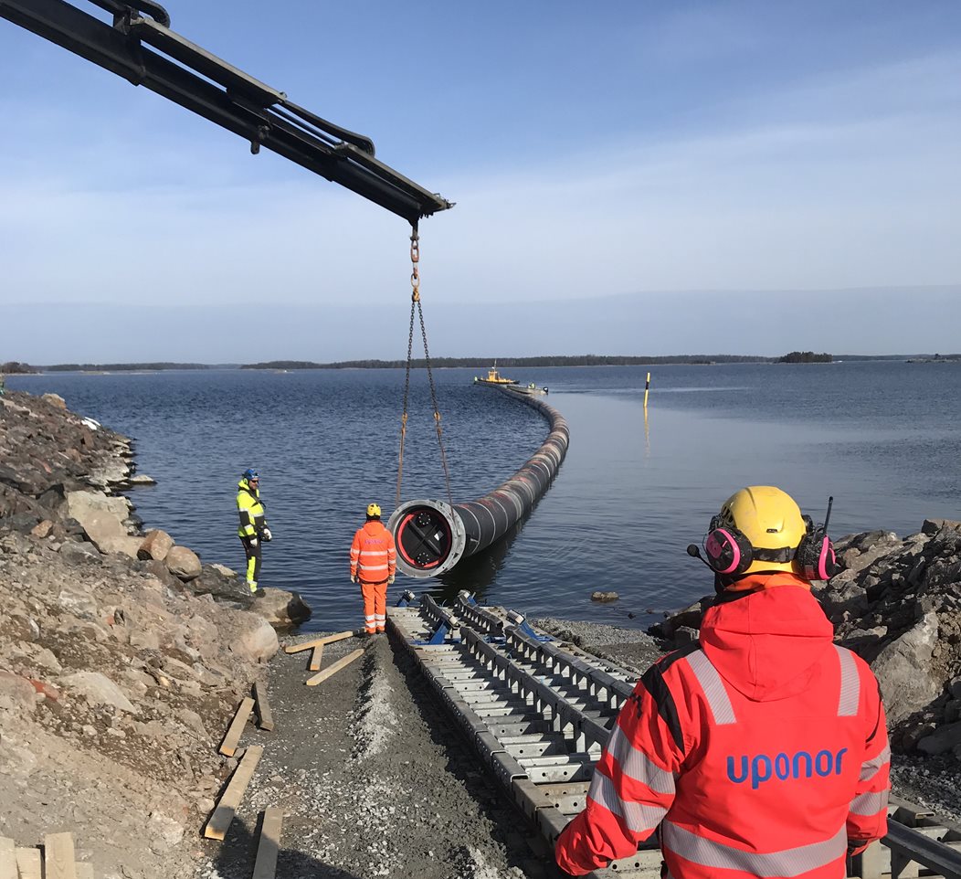 Jäähdytysvesiputki hallitusti merenpohjaan